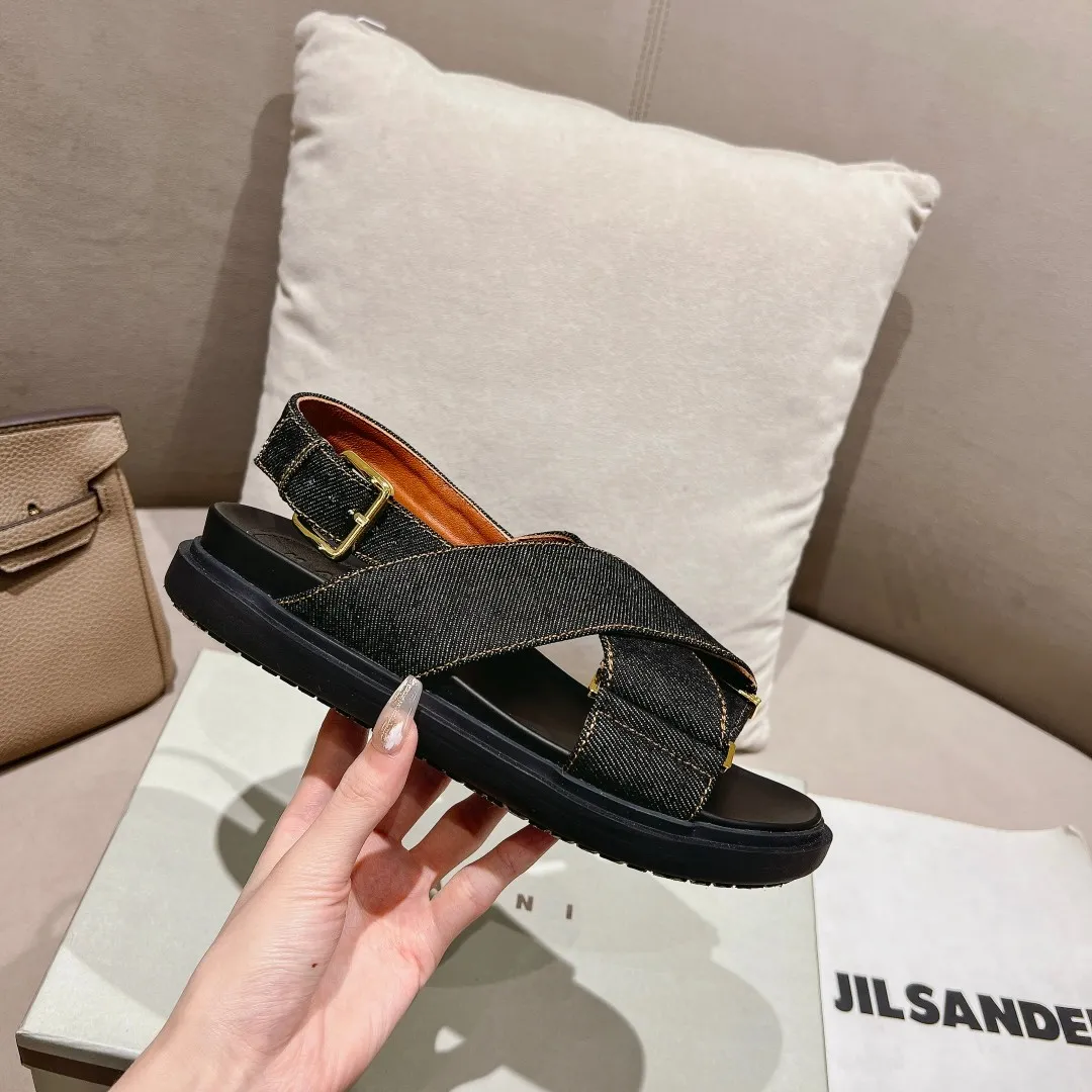 👟👟Ex-factory price 420👟👟 Marni Mani, popular online celebrity style, Taobao, popular single style in physical stores! Thick-soled, elevated classic cross-strap, color-blocked flat-soled cowhide open-toe European and American style women's sandals. Fabric: Cowhide Lining: Sheepskin Outsole: Rubber Button: Gold Size: 35-40